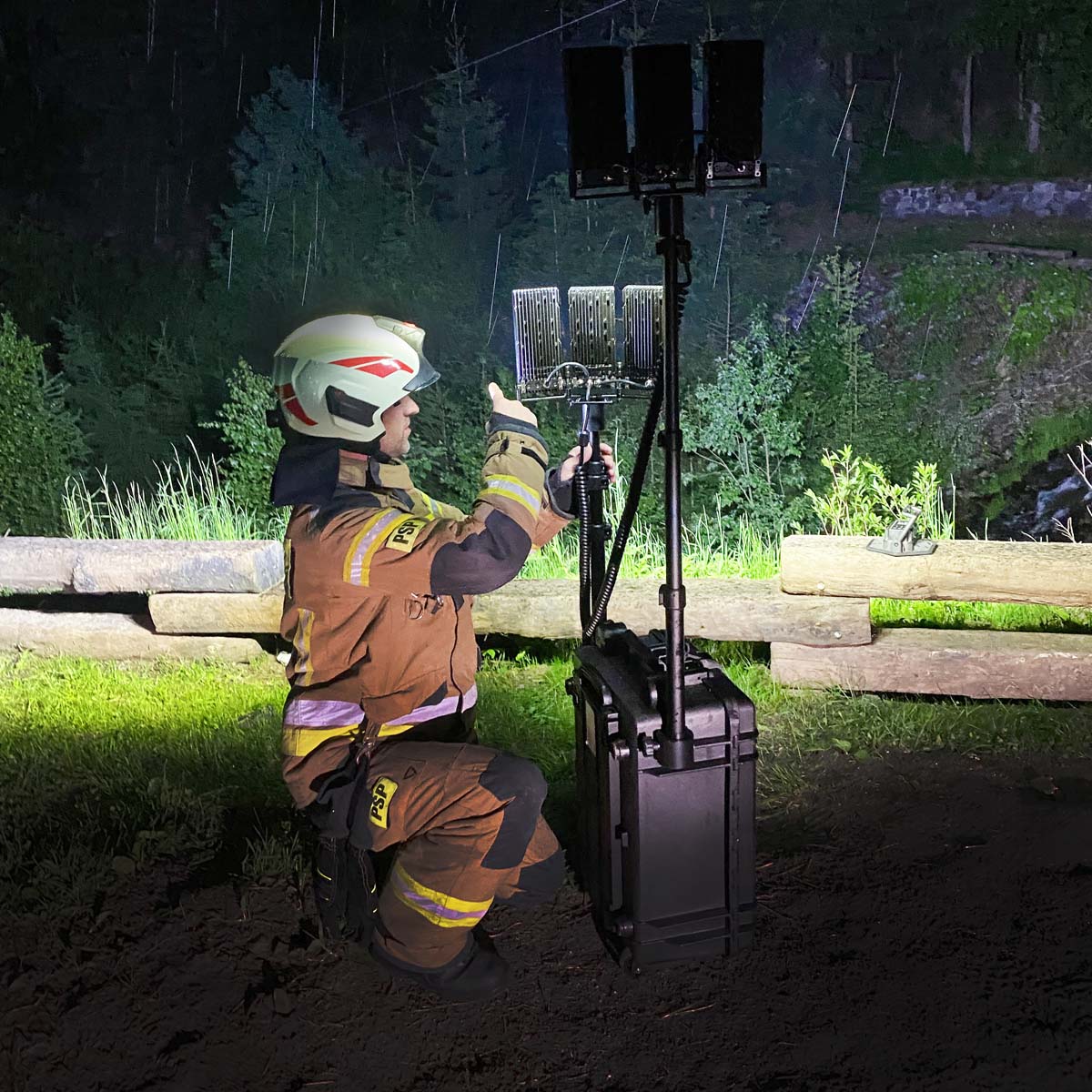 Leistungsstarkes tragbares Beleuchtungssystem mit zwei Dreifachköpfen, MONSTER LIGHT 360 Twin, 50 Ah, 48000 lm - Image 6