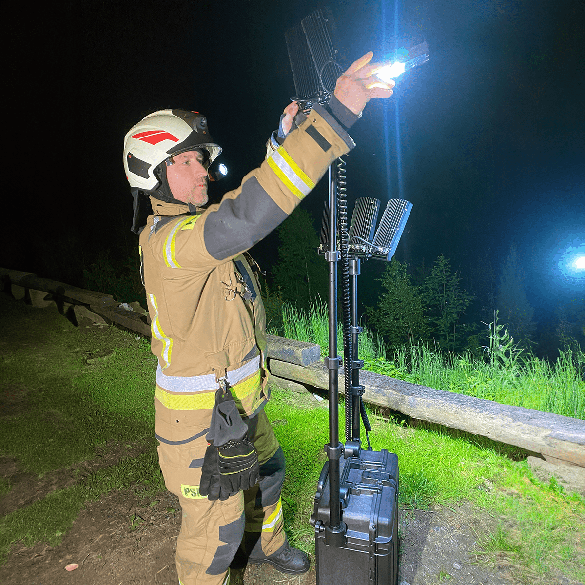 MONSTER LIGHT 360 TWIN portable high-power lighting system with two triple heads, 40 Ah, 48000 lm - Image 5